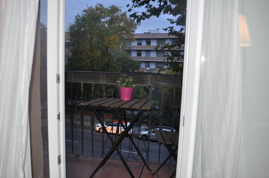 Apartmán Ronda De Segovia Madrid Exteriér fotografie
